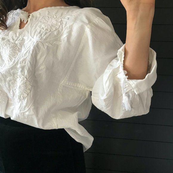 SOLD 70s Mexican embroidery blouse white small - Picture 5 of 9